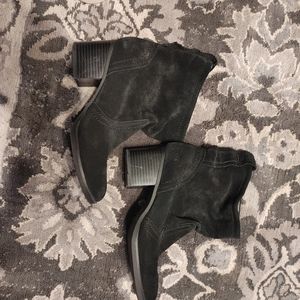 White mountain low slip on boots